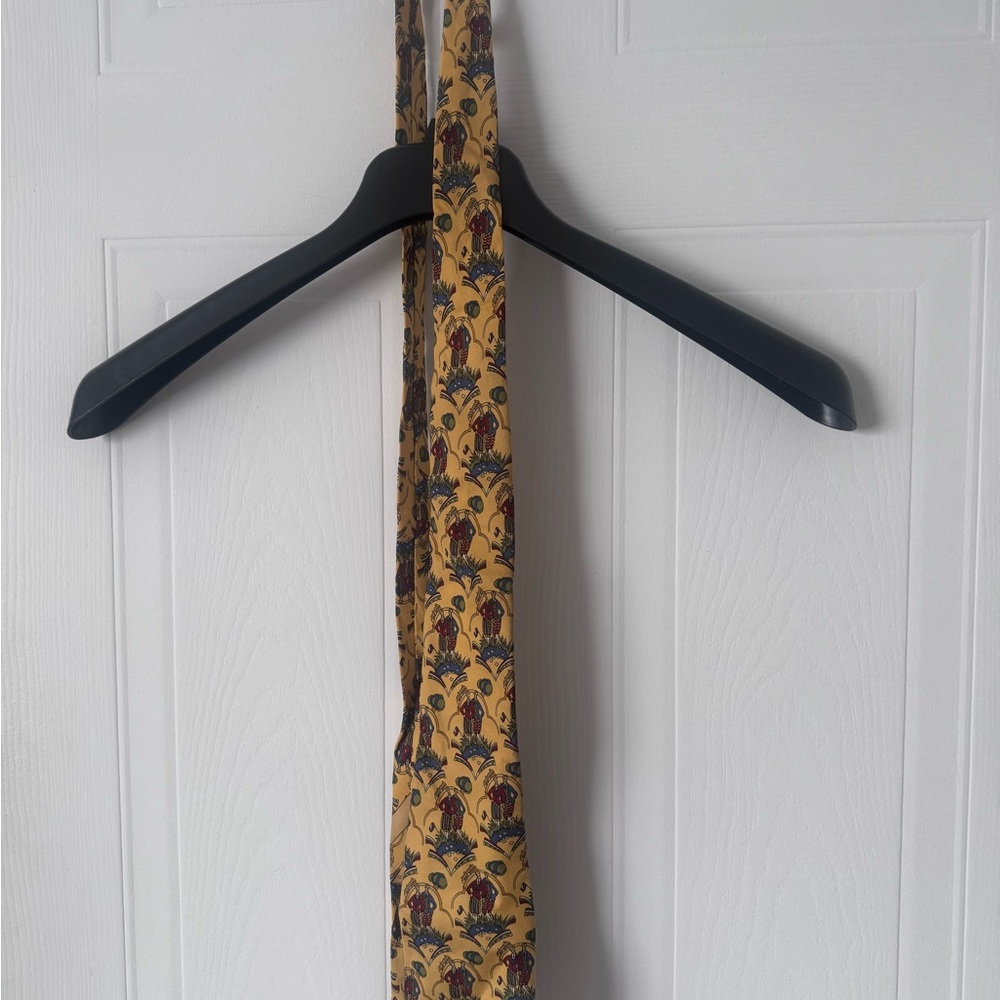 Salvatore Ferragamo Yellow and Blue Patterned Tie 100% silk golf made in Italy